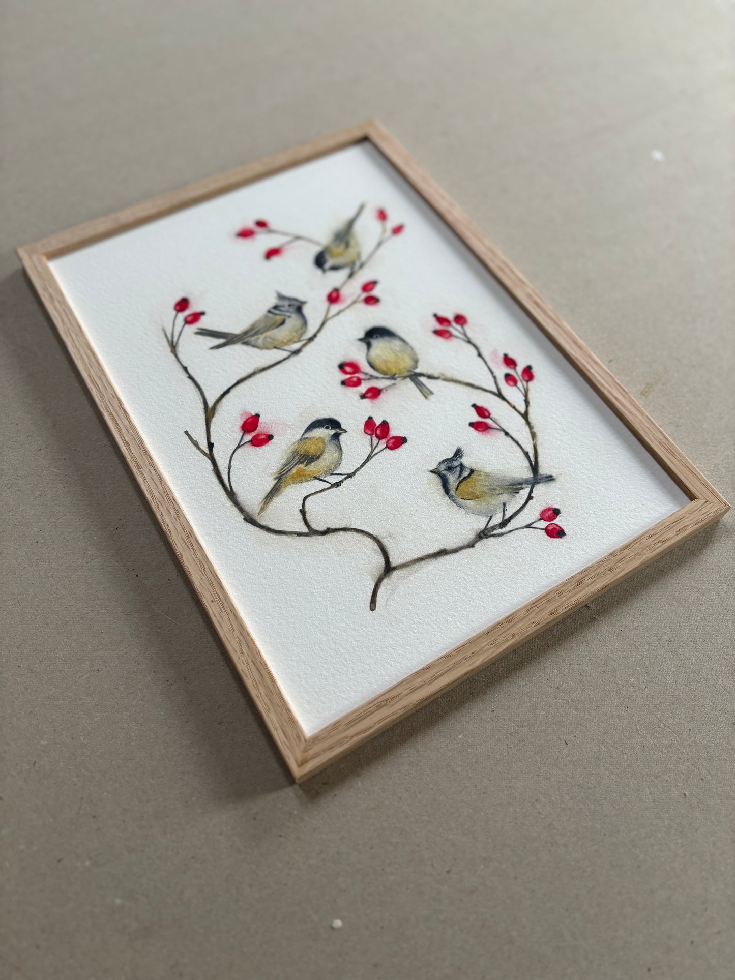 A4 Kunstdruck "Spatzen und Hagebutten " mit Rahmen Eiche