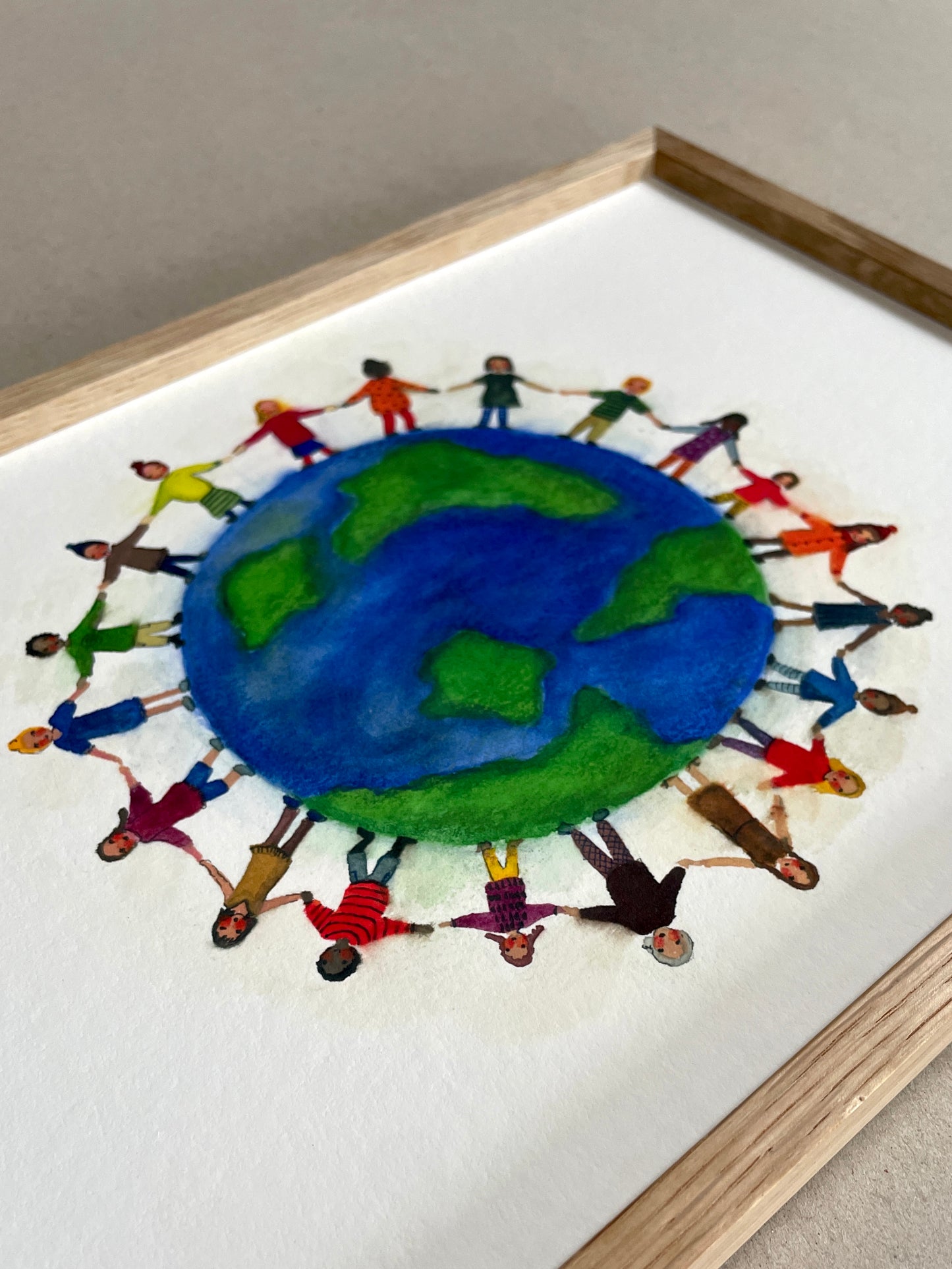 A4 Kunstdruck "Menschen und Erde" mit Rahmen Eiche