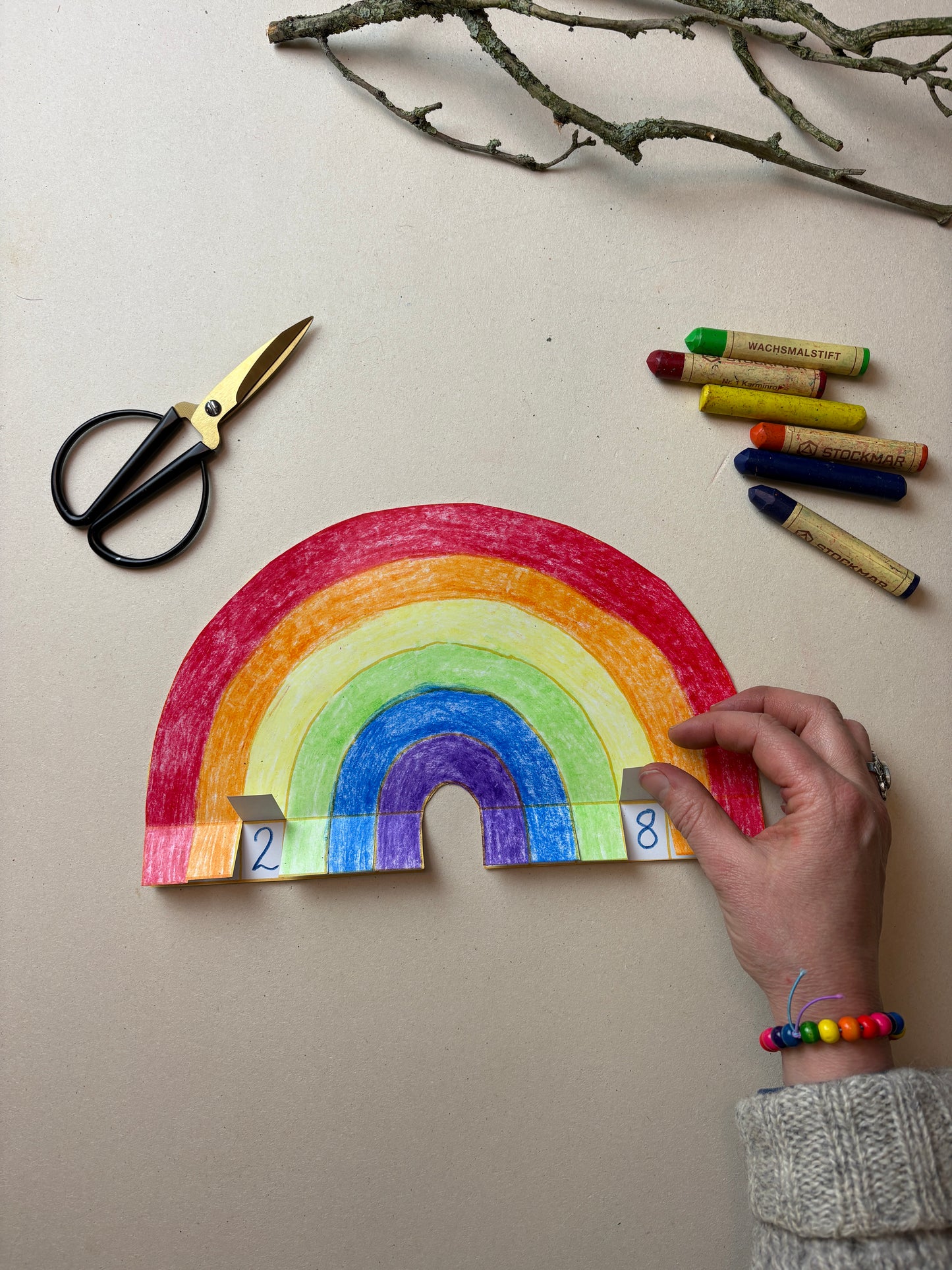 Gratis Bastelvorlage "Rechen-Regenbogen"
